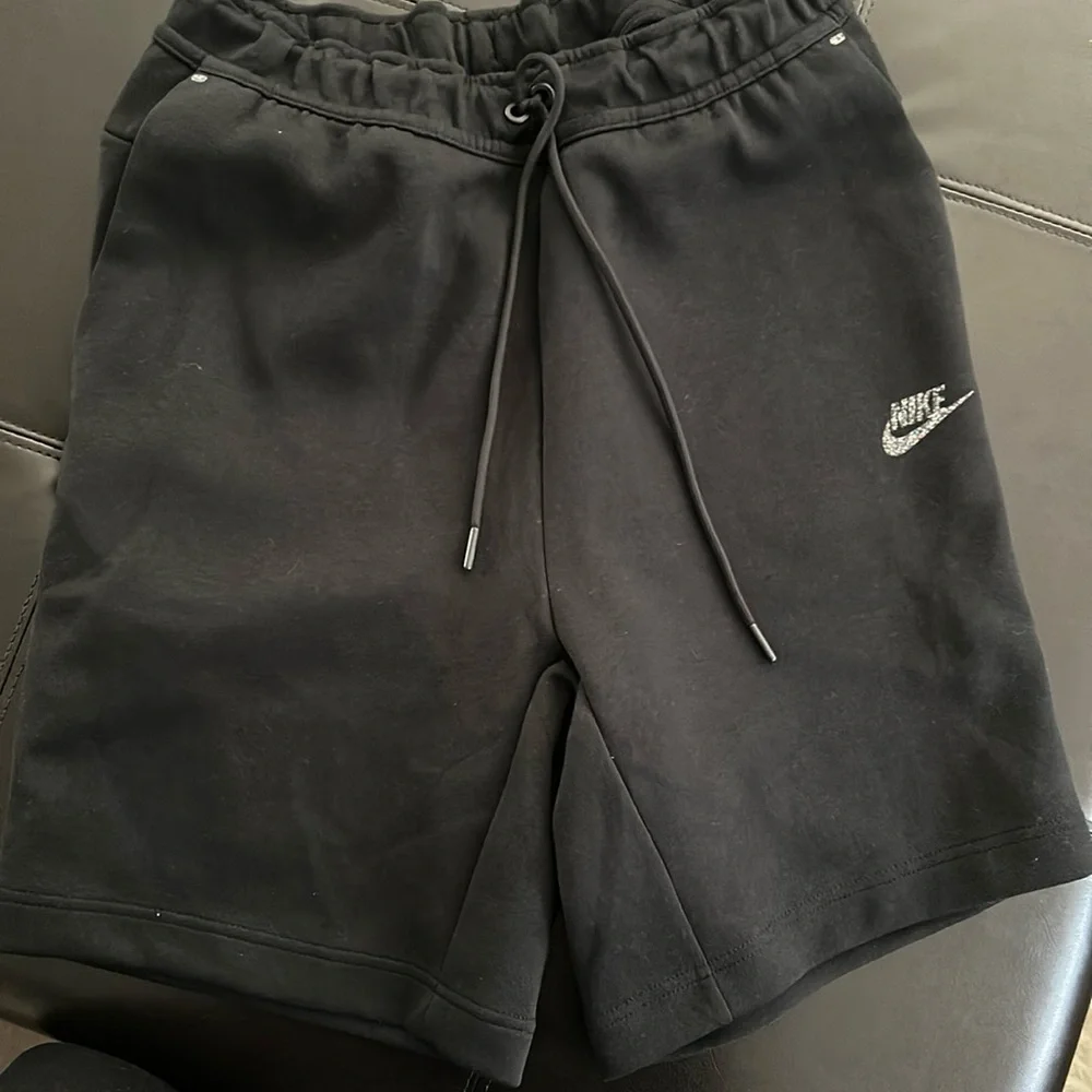 Nike Tech - Picture 1 of 1